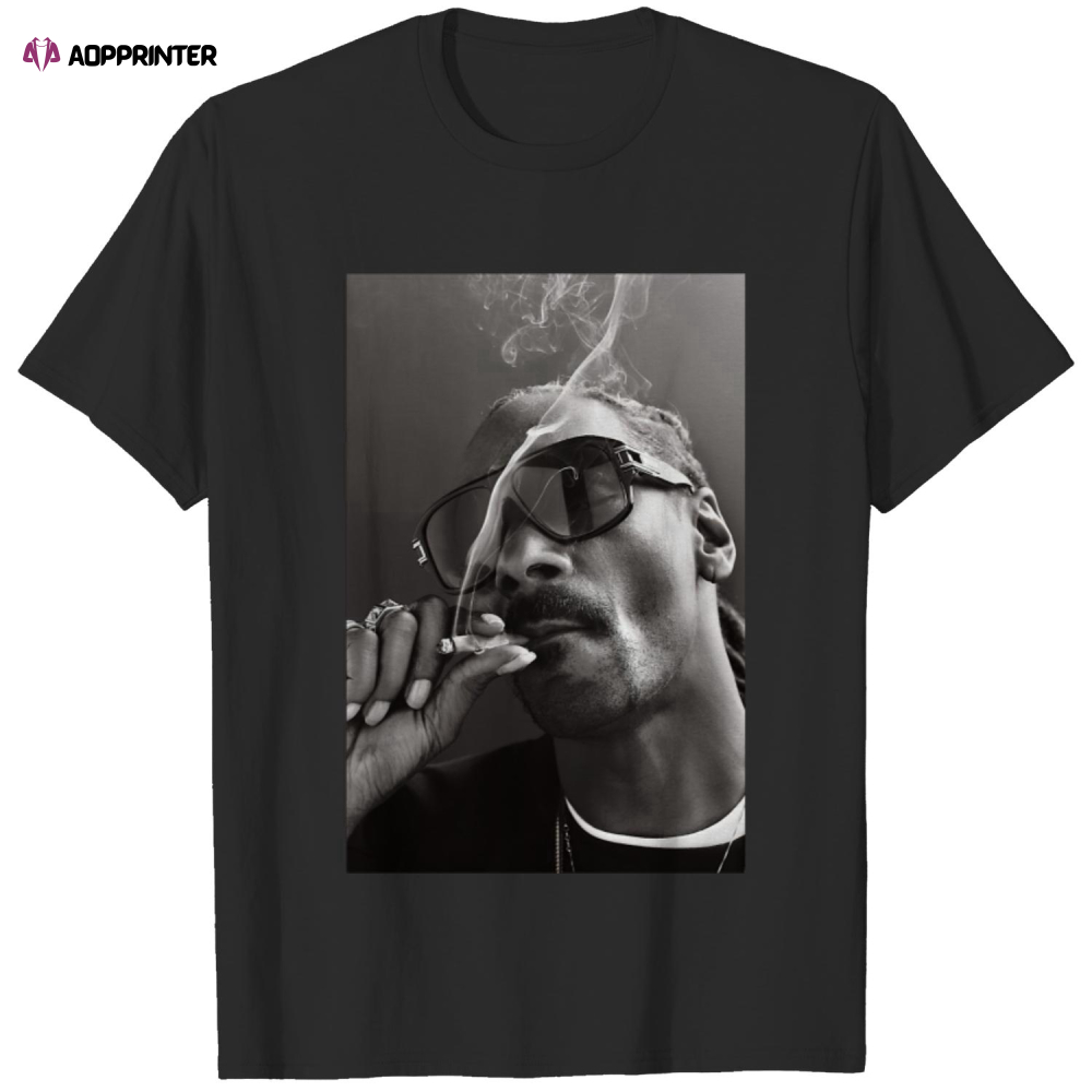 snoop dogg smoking Classic T-Shirt