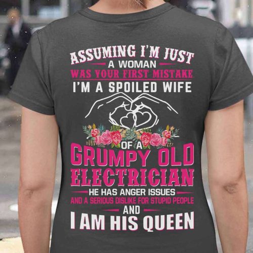 Grumpy old Electrician’s lady – Charcol T-shirt For Men And Women
