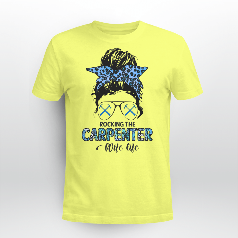 Rocking the Carpenter Wife Life – Daisey Yellow – T-Shirt
