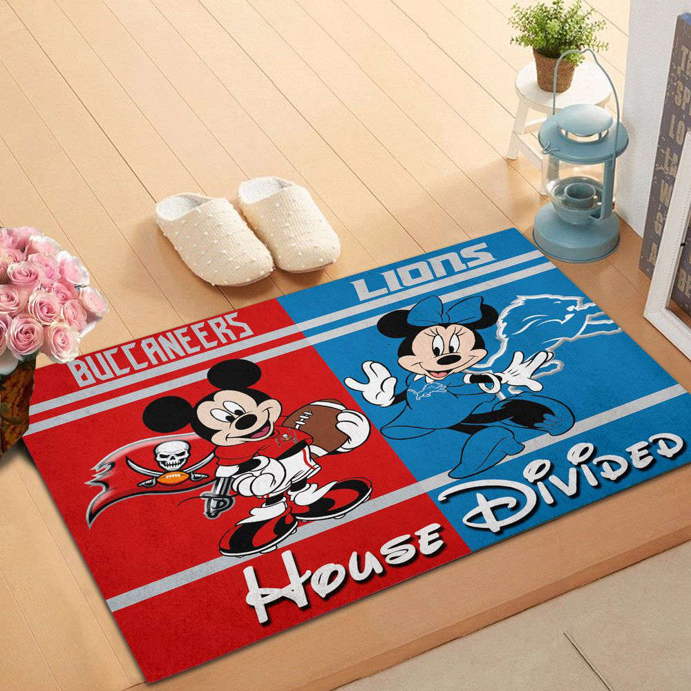 Tampa Bay Buccaneers vs Detroit Lions Mickey And Minnie Teams NFL House Divided Doormat, Gift For Home Decor