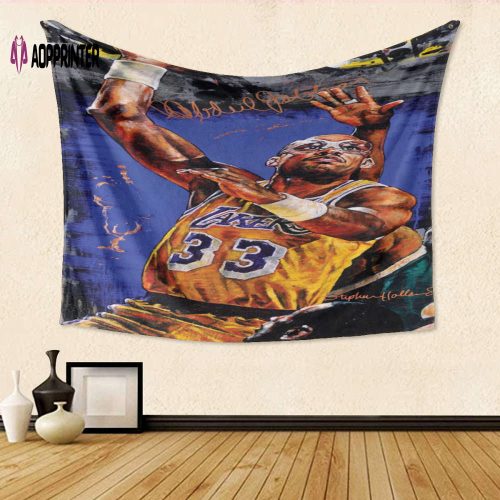 Los Angeles Lakers Kareem AbdulJabbar K1 Tapestry – Perfect Gift for Fans!