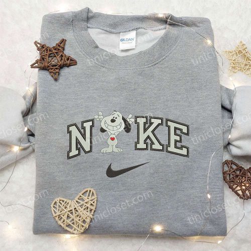 Nike x Snoopy Smile Embroidered Sweatshirt: Peanuts Cartoon Shirt Nike Inspired – Shop Now!