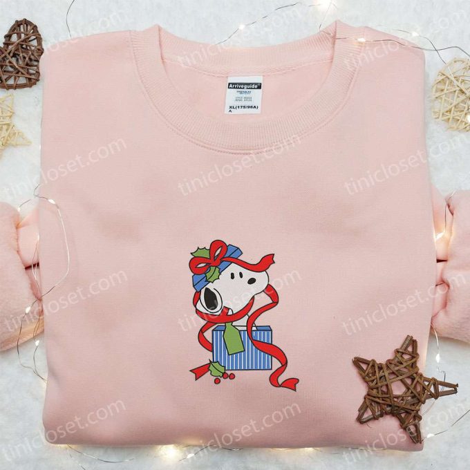 Snoopy Christmas Gift Box Embroidered Shirt & Peanuts Cartoon Hoodie: Perfect Family Christmas Gifts