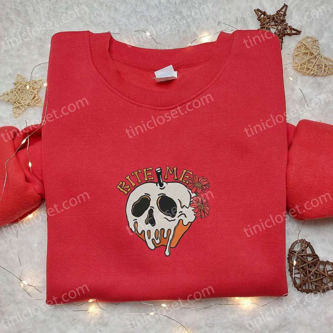 Bite Me Skull Poison Apple Halloween Shirt – Best Family Halloween Gifts