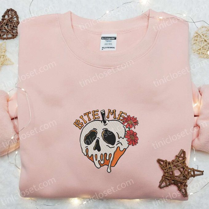 Bite Me Skull Poison Apple Halloween Shirt – Best Family Halloween Gifts