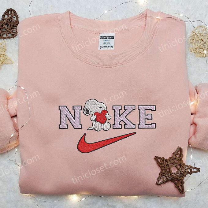 Nike x Snoopy Heart Embroidered Sweatshirt: Peanuts Cartoon Shirt Nike Inspired – Cozy Style!