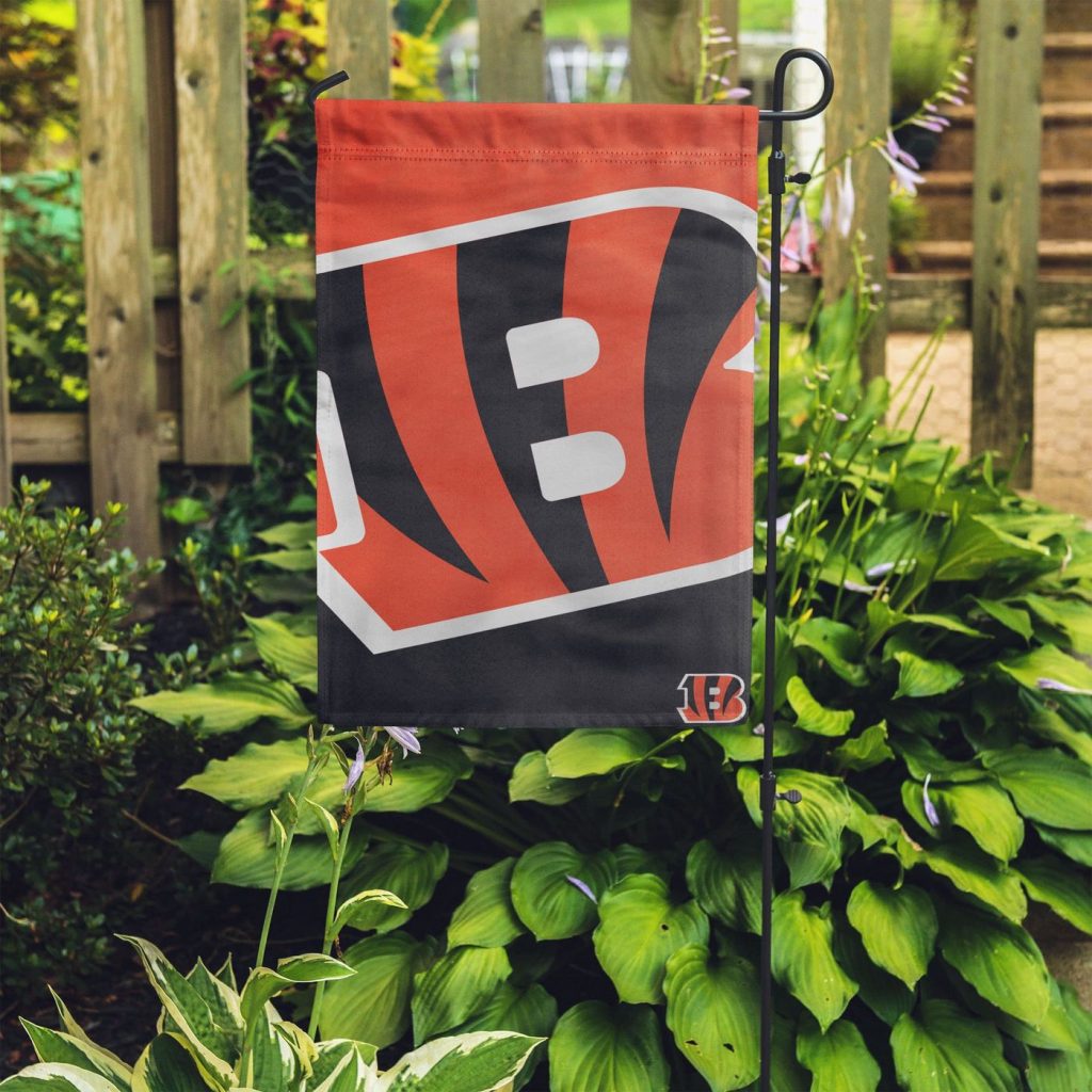 Cincinnati Bengals Colorblock Helmet Garden Flag – House Flag Home Decor Gift – House Flag Home Decor Gift