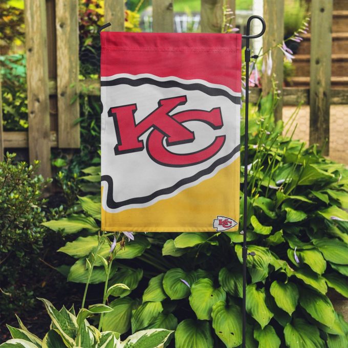 Kansas City Chiefs Colorblock Helmet Garden Flag – House Flag Home Decor Gift – House Flag Home Decor Gift