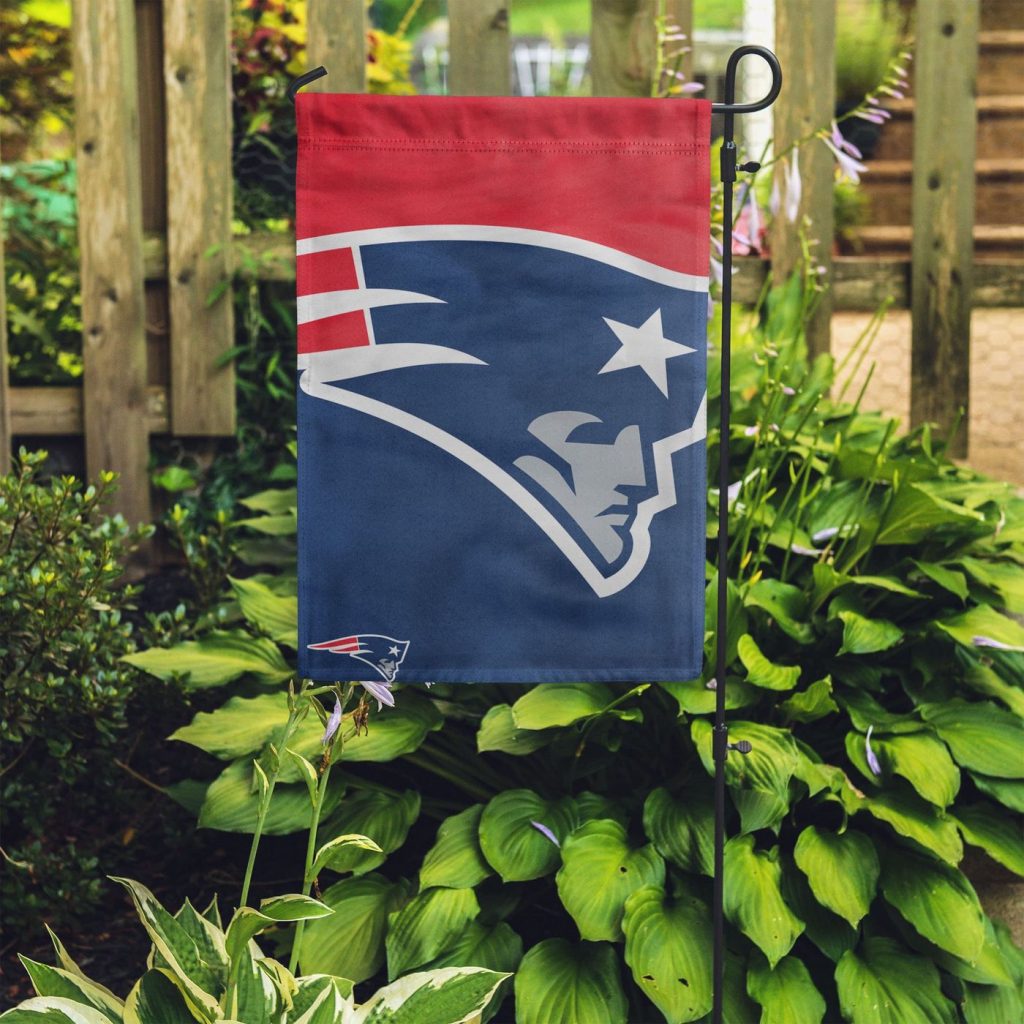 New England Patriots Colorblock Helmet Garden Flag – House Flag Home Decor Gift – House Flag Home Decor Gift