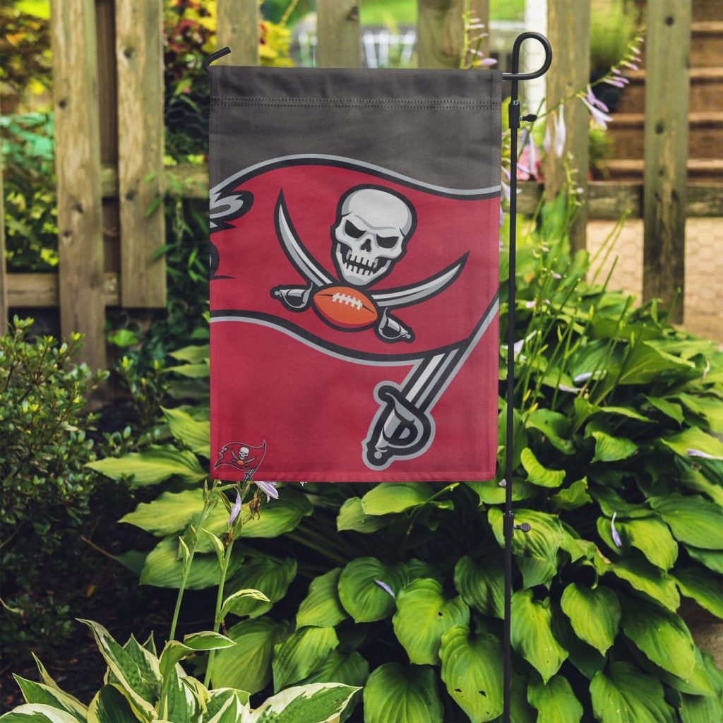 Tampa Bay Buccaneers Colorblock Helmet Garden Flag – House Flag Home Decor Gift – House Flag Home Decor Gift